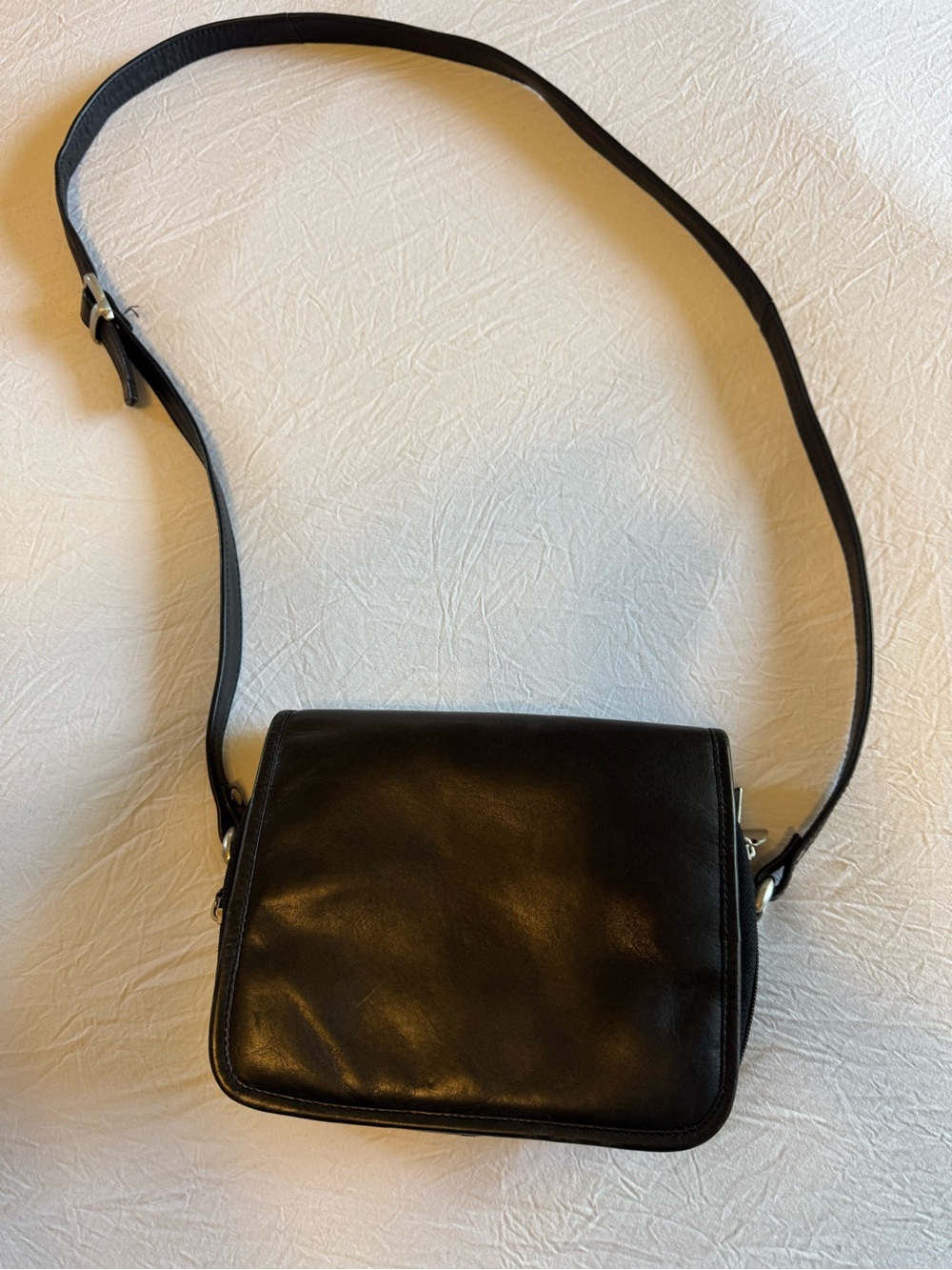 Wilson’s Genuine Leather Crossbody Bag. Great condition.